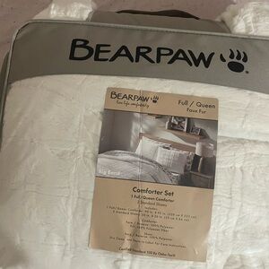 BearPaw Full/Queen Warm Soft Faux Fur Comforter Set 🤍🤍🤍 BRAND NEW!